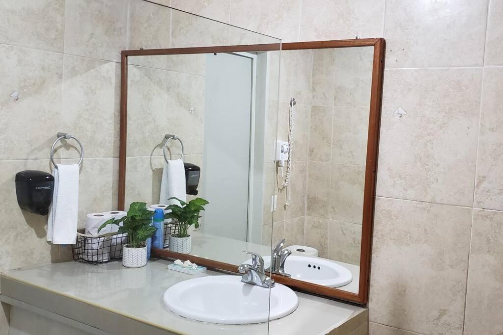 Departamento Comodo Centrico Tv Ac Wifi Cocina Parking, Letra C 巴耶斯城 外观 照片